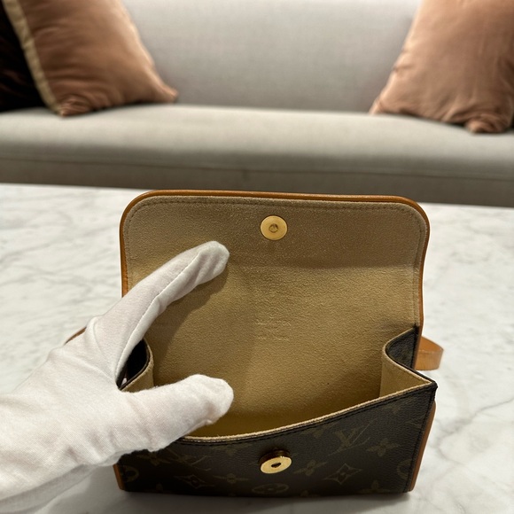 Louis Vuitton Florentine Monogram Canvas
Pochette - Picture 14 of 15